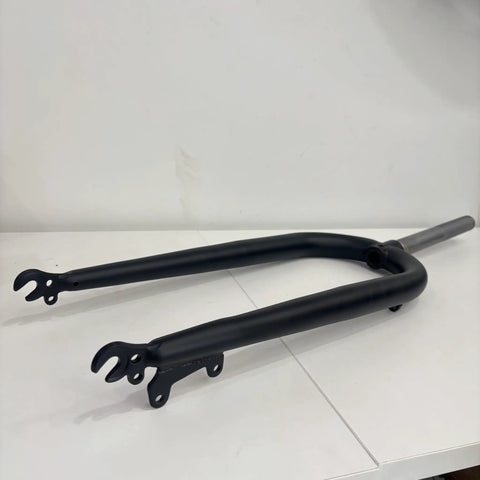 Side view of Beefy Fat Tire 26X4 Inch Threaded Steel Rigid Bike Fork for MTB and Road Cruisers, 1 Inch Steerer, black finish