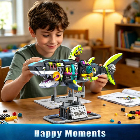 Glow In The Dark Mechanical Shark Building Set With 747 Pieces Realistic Ocean Creature Model Kit Featuring Rotating Jaws And Fins Linkage Function And Display Stand STEM Toy Gift For Kids Teens And Adults, boy assembling shark model