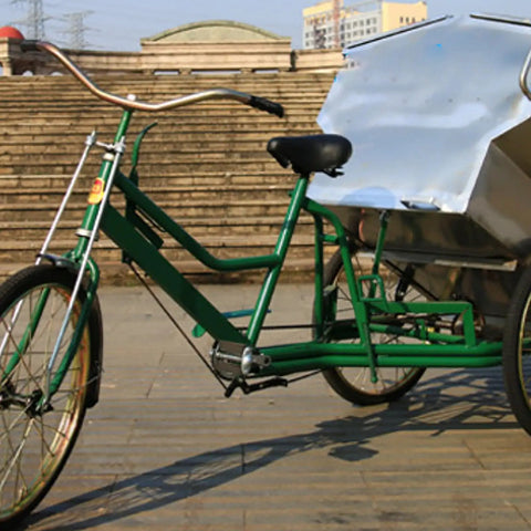 Heavy Duty Manual Pedal Street Sweeper With Stainless Steel Semi Enclosed Body Built For Effortless Mobility And Reduced Operator Fatigue During Long Shifts Across Expansive Municipal Streets And Commercial Pavements