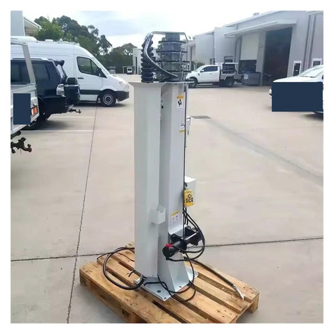 Heavy Duty Quick Deploy Electric Hydraulic Telescopic Mast Pole on wooden pallet, showcases aluminum and button control for LED floodlights.