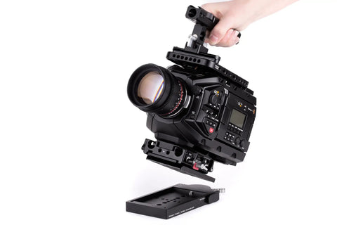 Hand holding camera above Touch and Go Camera Mount System for 120mm Oconnor Euro, Sachtler 35 and Ronford Baker RBQ, ultra stable plate