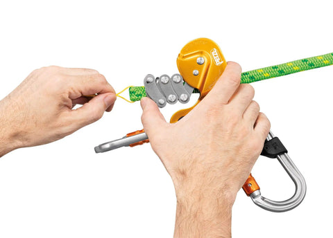 Flow 11.6 Mm Kernmantle Rope 35 M Green used with a device for tree care and climbing