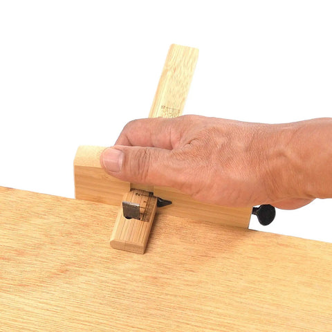 Using Woodworking Marking Gauge 4.75 Inch 120mm Adjustable Kebiki Japanese Scribe on wood edge for precise parallel lines