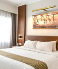 19.7 Inch Wireless Battery Operated Picture Light With Remote Control For Art Frames, Rechargeable Wall Mount Lamp in bedroom