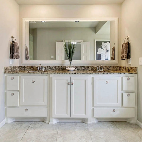 Bathroom dresser fitted with 12 Pack Kitchen Cabinet Knobs With Black Base And Crystal Glass Cute Pink Bow Floral Pastel Handles for doors.