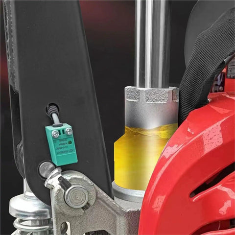 Heavy Duty Electric Pallet Jack Truck With Lithium Battery For Indoor Moves features hydraulic lift with clear fluid indicator.
