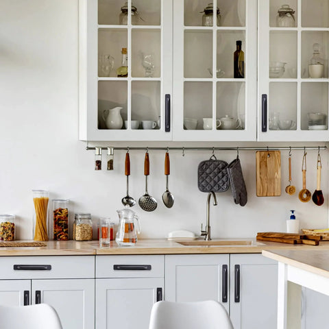 Modern kitchen with 12 Pack Matte Black Cabinet Handles 5 Inch 128 mm Aluminum Drawer Cupboard Pulls installed on white cabinets.
