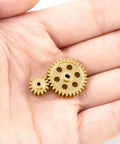 Brass 32T Spur Gear And 15T Pinion Transmission Conversion Kit for Losi 1X24 Micro B and 1X28 Micro T RC Crawlers in hand