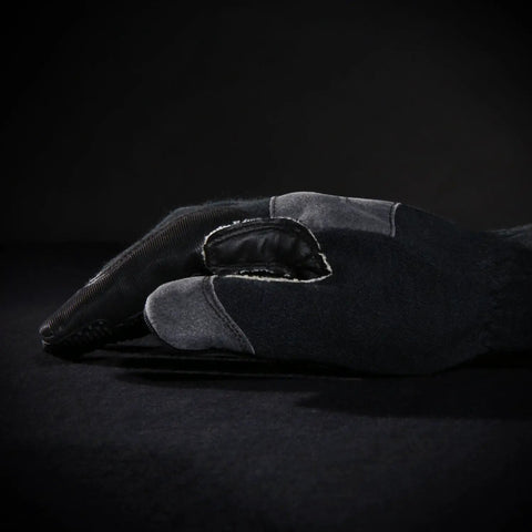 Side view of Heatworx Heavy Duty Heat Resistant Gloves With Silicone Palm, Kevlar Liner And Shell, Rated To 600°F, in black color