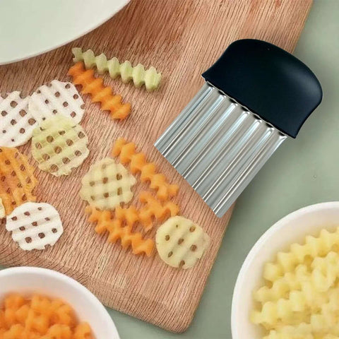 Zorveiio crinkle cutter with black handle and stainless steel blades, front view on wooden cutting board