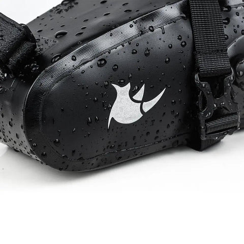 Close-up of waterproof under seat saddle bag for bike with 1.5L capacity, rainproof MTB and road bike seat bag, wet with water droplets.