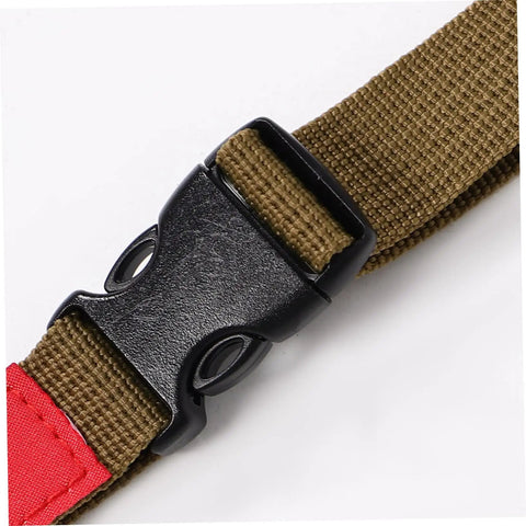 Close-up of Outdoor Clothesline Rope Kit For Camping And Travel Non Slip Quick Fastening Drying Line with buckle clasp.