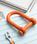 2 Pack 1 Inch Screw Pin Long Reach Shackles WLL 9.5 Tons Painted Pin Clevis D-Ring Lifting Attachments on table