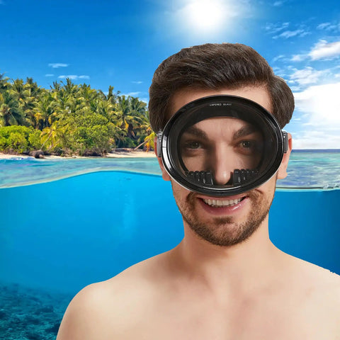 Man wearing One Eighty Degree Panoramic Diving Mask With Tempered Glass Lens Anti Fog For Scuba Spearfishing And Freediving