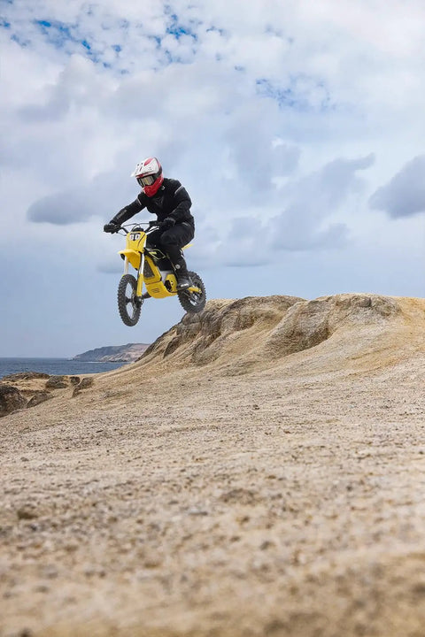 Heavy Duty Electric Dirt Bike Two Pack Crafted For Teens And Adults Packing 5500W motors jumping on sandy terrain