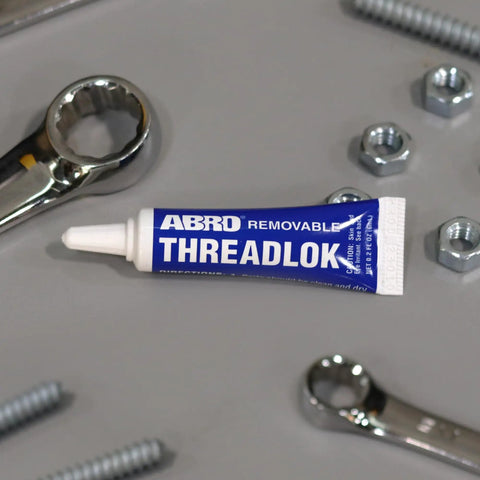 Medium Strength Thread Locker Blue Removable Sealant For Metal Fasteners Temperature Resistant with tools and bolts