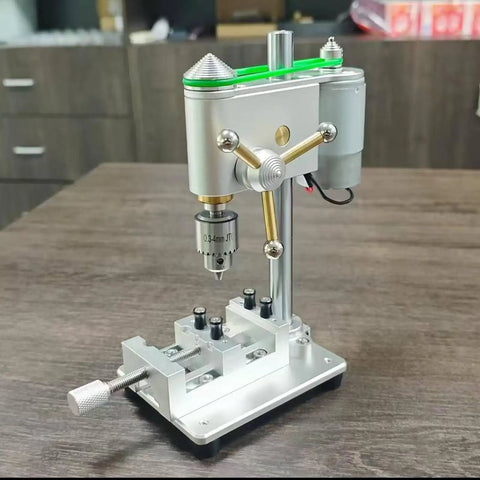 Mini Vise For Jewelry And Model Making, CNC Aluminum Alloy Bench Clamp, Precision Small Part Holder With 0 To 47 Mm Range, Flat Base Mounting, Pro Grade Crafting Tool For Enthusiasts And Professionals.