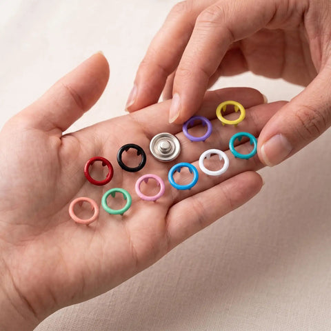 Solid 100 Set Snap Button Kit With Heavy Duty Pliers For No Sweat Clothing Repairs And DIY Crafts Rust Resistant Metal Fasteners 9.5 Mm Size colorful snap buttons in hand