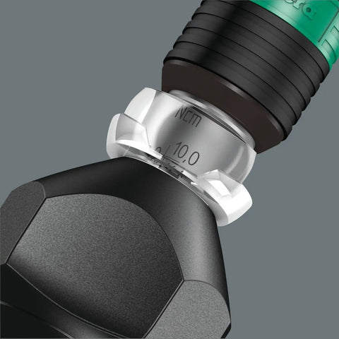 Close-up of Series 7400 Kraftform Adjustable Torque Screwdrivers With Rapidaptor Quick Release Chuck and 0.1 to 3.0 Nm range.