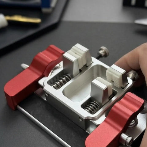 Pro Grade Wire Soldering Fixture For Bench Mount With Ceramic Jaw Clamps Heavy Duty Table Clamp For Electronics Repair Precise Soldering Holder For Techs Heat Resistant Ceramic Blocks Stable Workbench Mount, red clamp view