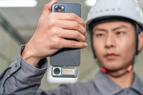 Person using ISee Mobile Thermal Camera For iOS Type C 25Hz Real Time Image Sharing And Temperature Range Up To 1022 Degrees Fahrenheit