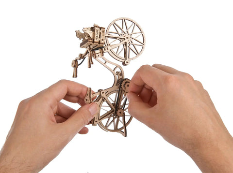 Dutch Bicycle 3D Wooden Puzzle Kit For Adults With Dope Movable Parts And Rear Rack Front Basket Amsterdam Inspired Mechanical Model 1 To 1850 Scale in hands