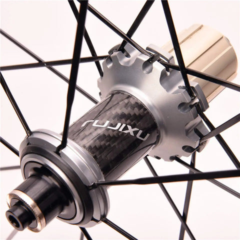 Close-up of carbon fiber tube hub on 700C Road Wheelset With 40mm Rim Profile Reflective Aluminum Alloy Rim Carbon Fiber Tube Hubs