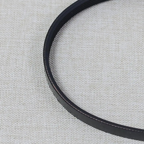 Top Notch 8439-01 Serpentine Drive Belt Replacement For Turbo Cat EX Series Vacuum Power Nozzle close-up on durable black belt