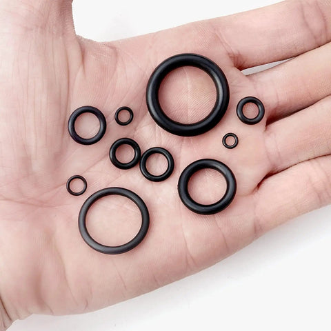 Hand holding multiple rubber O-rings from 1010 Piece Rubber O Ring Kit With 22 Sizes Universal O Ring Set For Automotive Faucets Pressure Washers Plumbing Sealing Repair Oil Gas Air Applications Heat Resistant