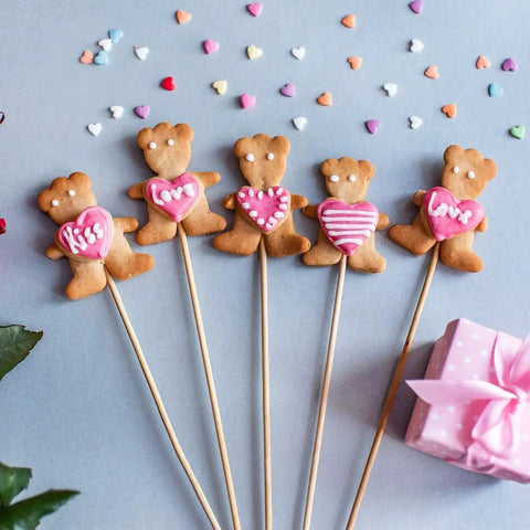 Top Tier 100 Piece 1/8 By 6 Inch Wooden Dowel Rods Smooth Bamboo Craft Sticks Bulk DIY Staple For Cake Decorating And Backyard Bosses Splinter Free Finish with bear-shaped cookies on sticks.