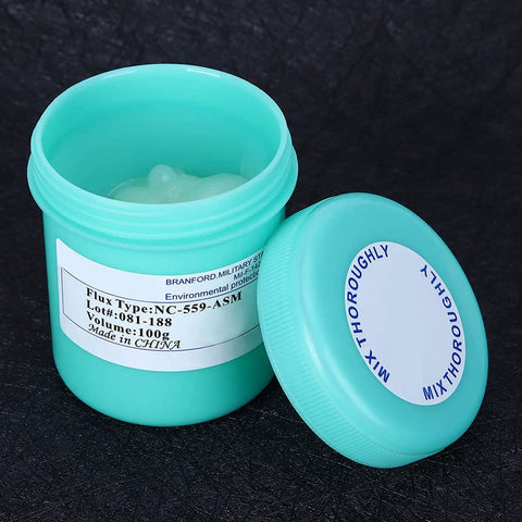 Open container of 100 Gram No Clean Solder Paste For Phone Repair And PCB Rework NC559 28um Formula With Low Smoke Emission