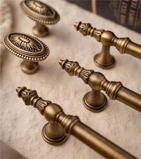Antique Brass Kitchen Cabinet Handle With Vintage Bronze Look Boss Level Style Pull Drawer Knob for Wardrobe and Furniture