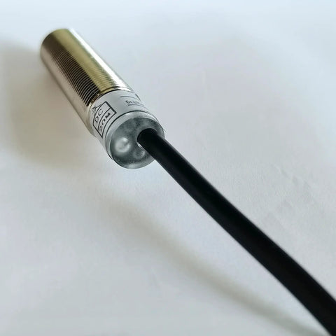 Rugged Outdoor Photoelectric Beam Sensor 0 To 20 Meters Laser Photoelectric Switch With NPN Normally Open Output 6 To 36V DC Ideal For Industrial Automation CNC Gear Doors Conveyors Counting And Positioning, cylindrical metal body with cable