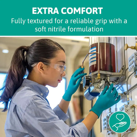 Person wearing Disposable Nitrile Gloves Size Large For Chemical Splash Protection Ambidextrous Unlined Chlorinated Grippy