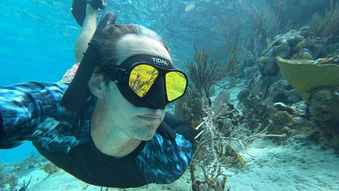 Diver wearing Aluma Pro Freedive Mask With Dope Anti Fog Technology, Ultra Low Volume For Freediving Snorkeling And Scuba, black with tinted lens.