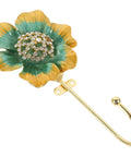 Sweet Vintage Flower Wall Hooks That Are Dang Handy For Hanging Coats Keys And Kitchen Towels Without Taking Up Valuable Space Plus The Rustic Design Looks Totally Legit In Any Room.