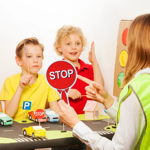 Two Sided Stop And Go Handheld Sign Kit With Handle Waterproof Plastic Traffic Sign for crossing guards and street safety use