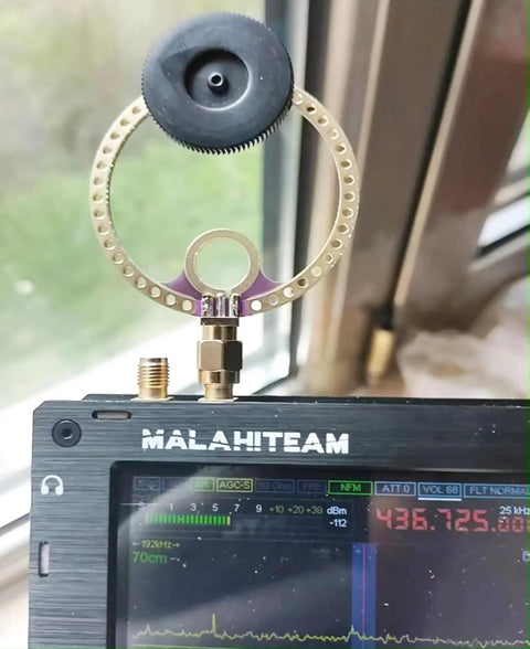 Rad 2 Pack Donut VHF UHF FM Mini Loop Antenna on Malahiteam DSP display for 80 150 MHz and 400 470 MHz radios.