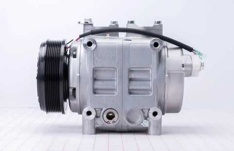 Direct Replacement A C Compressor For TM43 12V With 8 Groove Pulley Part 3300301 side view for heavy duty vehicle HVAC systems