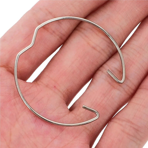 Bingche 40 Pcs MR11 Retaining Spring Rings for MR16 Downlight Panel Lamp Clip Bulb Holder in hand, showcasing metal construction.