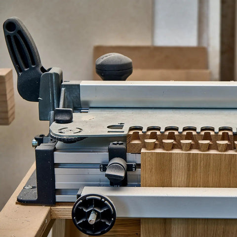 Eight Pack T Track Knob Kit With Star Knobs And 1/4-20 X 1In T Slot Bolts for woodworking jigs and fixtures mounted on a router.
