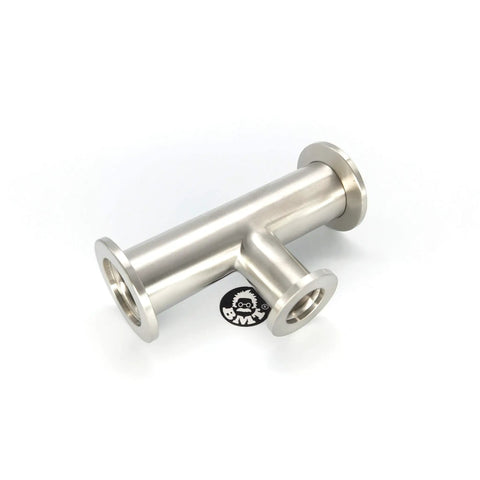 Premium KF25 To KF16 Unequal Tee Vacuum Fitting With Dual KF25 Flanges And Center KF16 ISO KF Adapter For Vacuum Systems No Logo Precision Machined Beefy And Built To Last, angled view