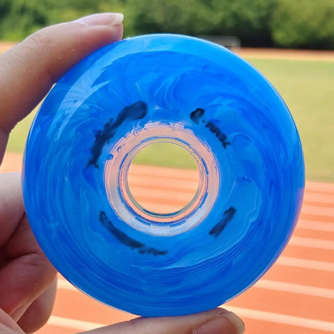 Close-up of a blue Inline Skate Wheel Replacement Set 83A 72Mm 76Mm 80Mm Durable PU Wheels for indoor outdoor street skating.