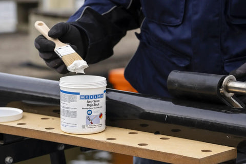 Person applying Anti Seize High Tech Assembly Paste 450 G Metal Free High Temperature Resistant For Corrosion Protection with brush