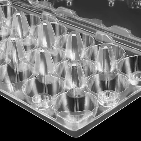 Stackable 100 Pack Plastic Egg Cartons For Quail Eggs 18 Grid Clear PVC Reusable Durable Bulk Buy with locking buckle design