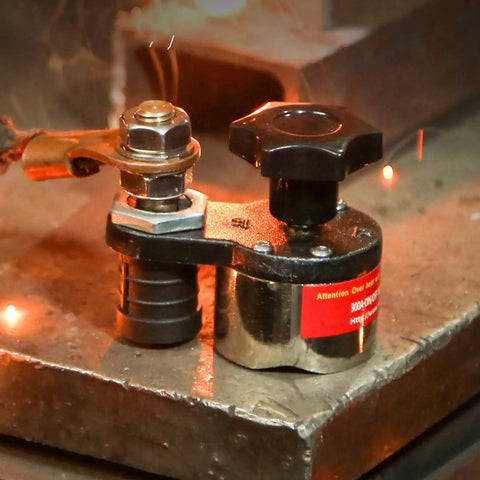 Super Cool Fabater Welding Ground Clamp With Magnetic Arrow Case Switch And Silicone Insulation Plus Copper Rod Spring Floating Design close-up view.