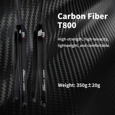 Close-up of carbon fiber T800 front fork for fixed gear 700C road bikes with text details highlighting weight and material.