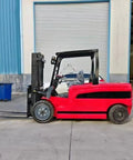 Electric 3 Ton Forklift With Multi Stage Mast For Warehouse Distribution Center And Container Yard Heavy Duty Material Handling Workhorse Lift Truck Designed For Manufacturing Facilities Efficient Cargo Transport And Safe Fast Lifting, side view