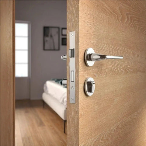 Quiet Room Door Lock Handle For Luxury Interior Design, Slick High Security Anti Theft Door Hardware on wooden door.