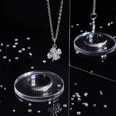 Loose CZ Diamond Stones Kit 2400 Clear Cubic Zirconia Rhinestones In 8 Sizes From 0.8mm To 2.5mm on black surface with necklace and rings